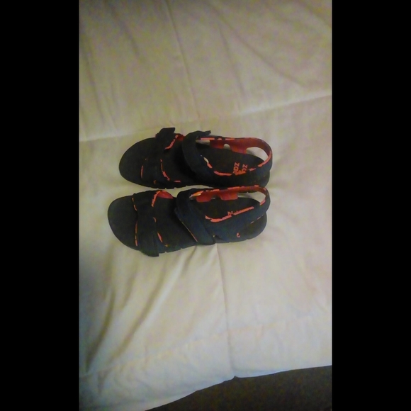 Boys NEW sandals - Picture 1 of 4